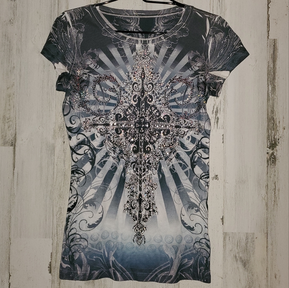 ✔️Gorgeous bling cross tshirt